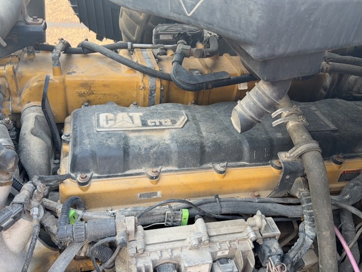 2013-caterpillar-ct660-image-22