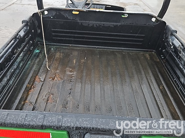 2016-john-deere-gator-image-14