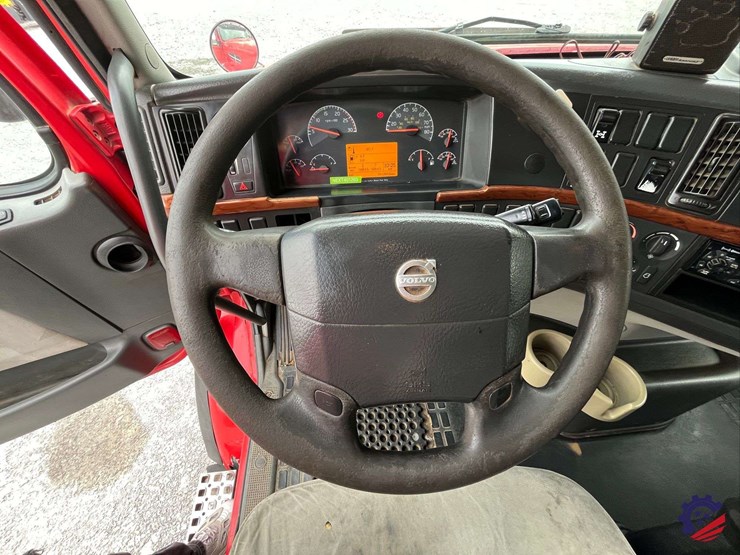 2011-volvo-truck-vhd-tri-axle-dump-truck-image-81