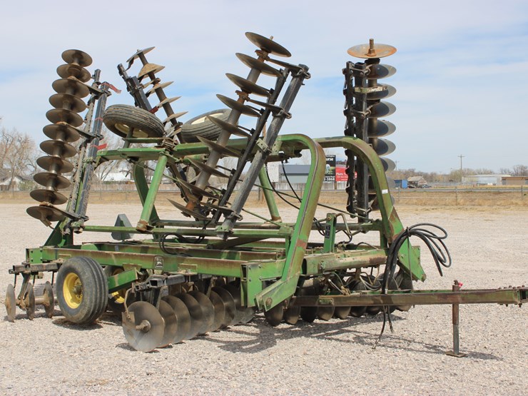 john-deere-235-image-2