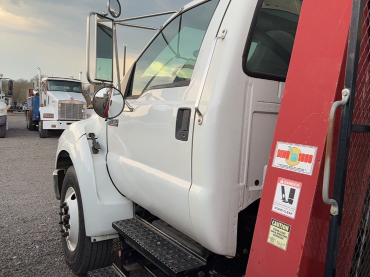 2006-ford-750-image-16