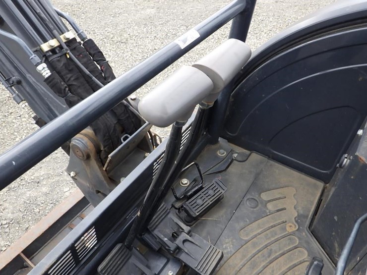 2020-deere-26g-image-38