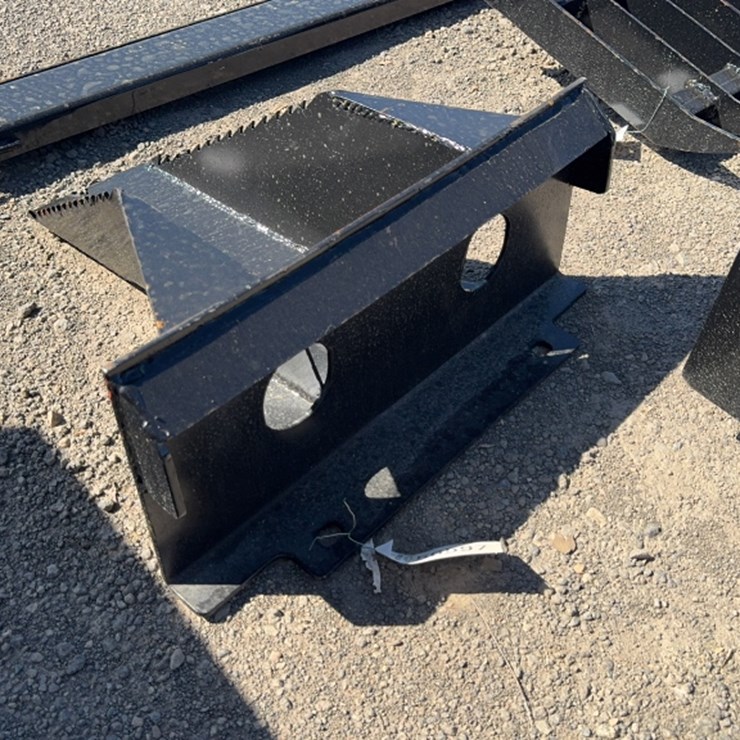 #1025 • DINGO STUMP BUCKET