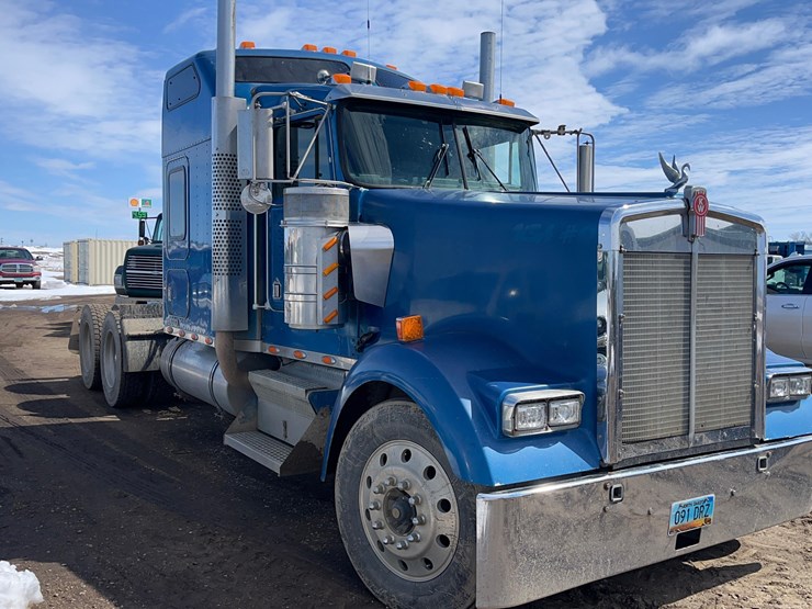 2004-kenworth-w900-image-8