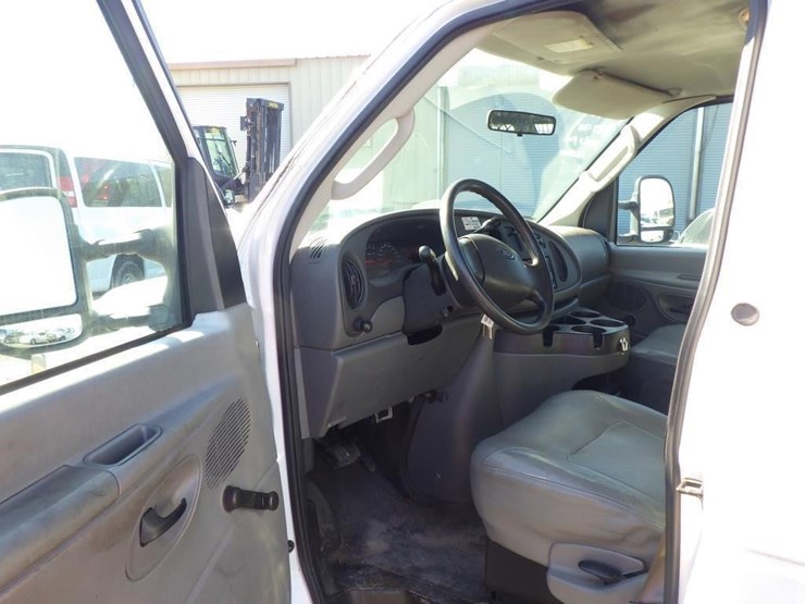 2008-ford-cargo-image-5