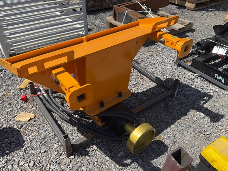 #6088-•-future-skid-steer-hyd-post-driver-image-2