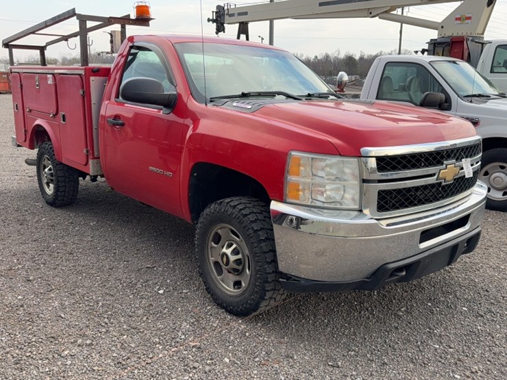 2011-chevrolet-2500-image-3