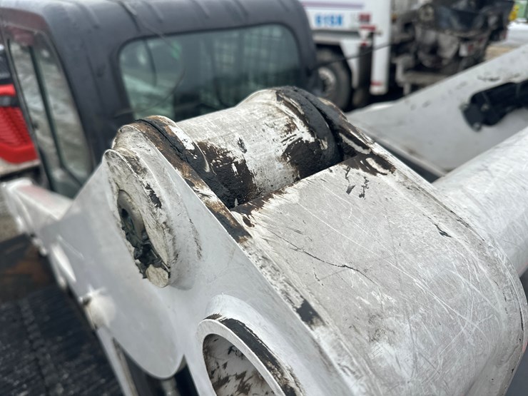 2022-bobcat-t770-image-16