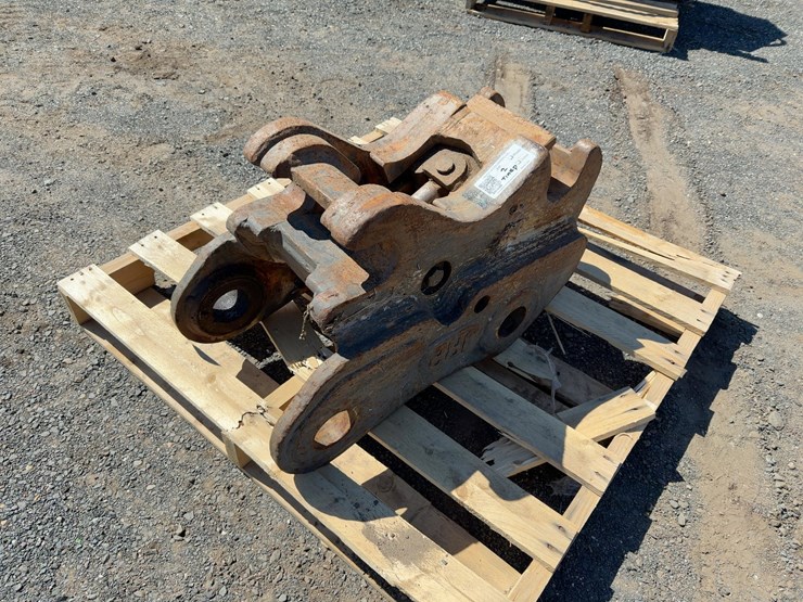 jrb-hydraulic-quick-coupler-image-1