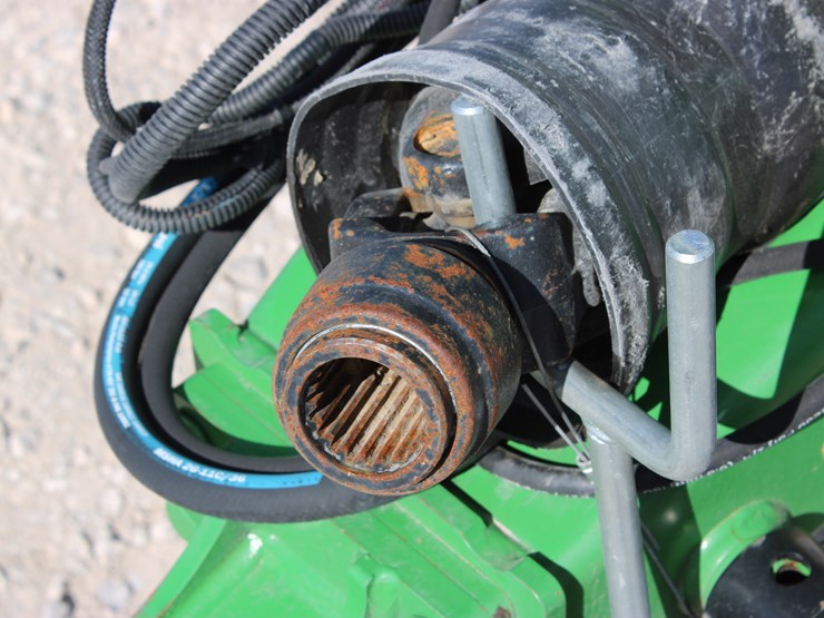 2022-john-deere-560r-image-11