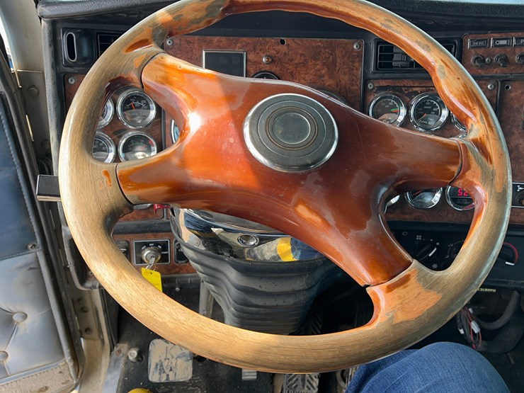 2004-kenworth-w900-image-89