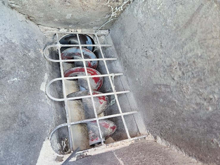 new-holland-355-image-31