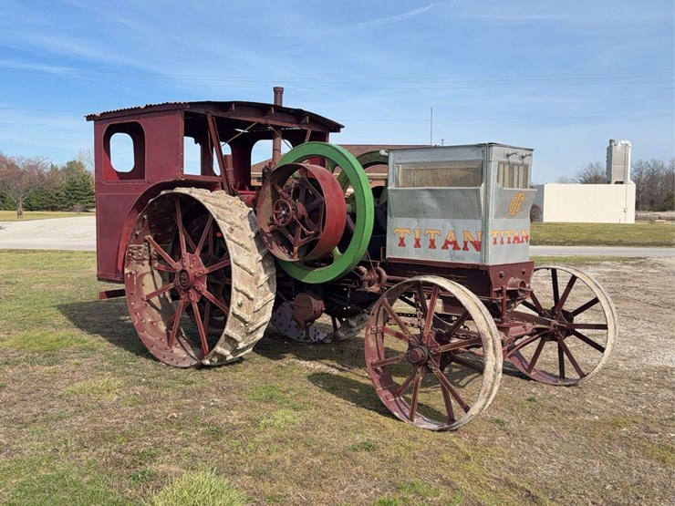 25hp-international-type-d-titan-image-1