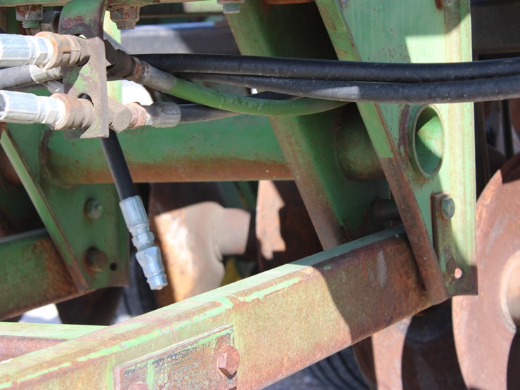 john-deere-235-image-12