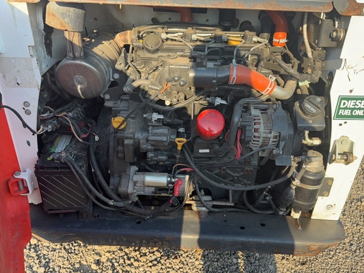 2017-bobcat-t740-image-10