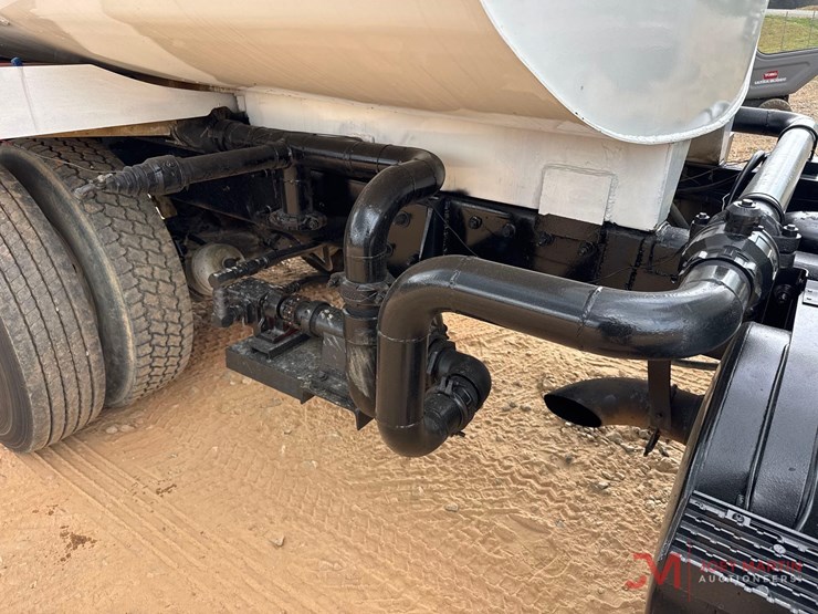 2001-mack-ch613-image-22