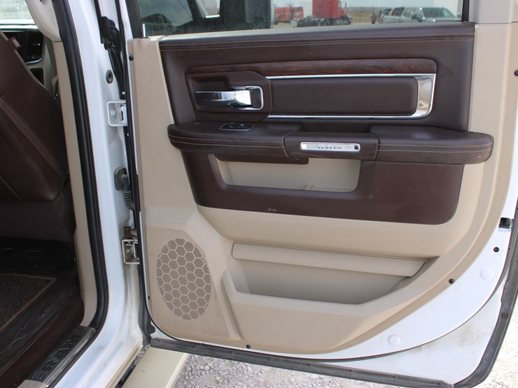 2015-ram-2500-laramie-longhorn-image-30