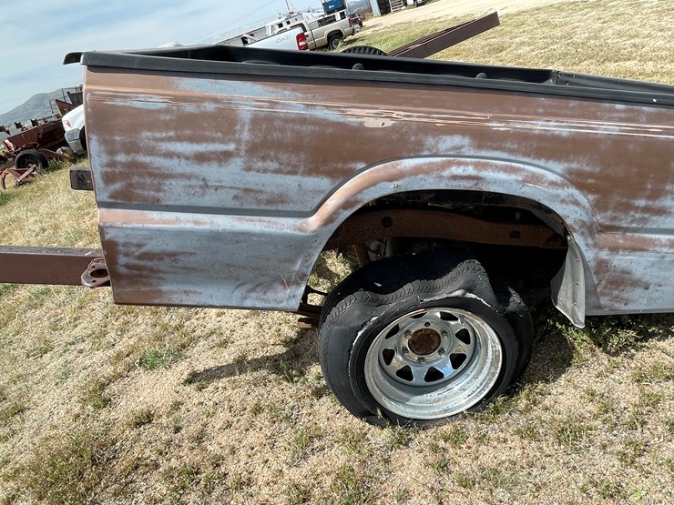 #4049-•-mazda-truck-box-with-rear-axle-image-9