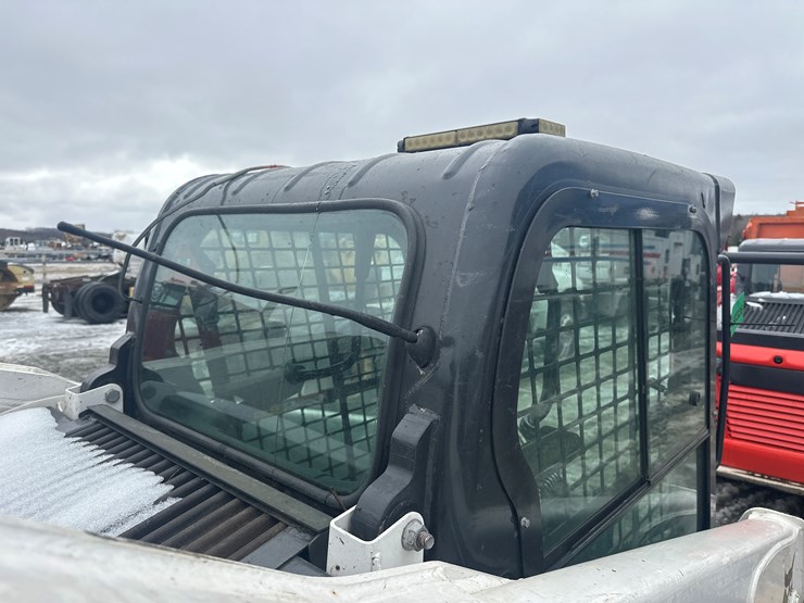 2022-bobcat-t770-image-11