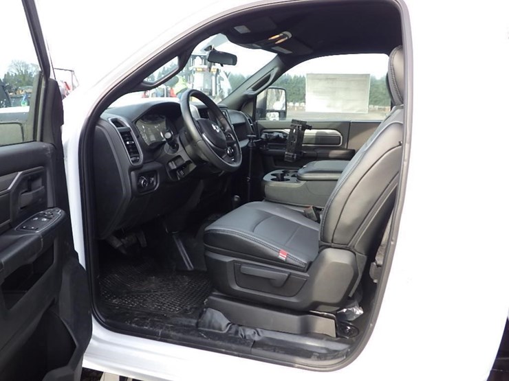 2024-dodge-ram-2500-image-32