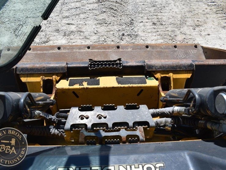 2020-deere-333g-image-50