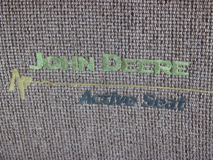 2012-john-deere-8270r-image-30