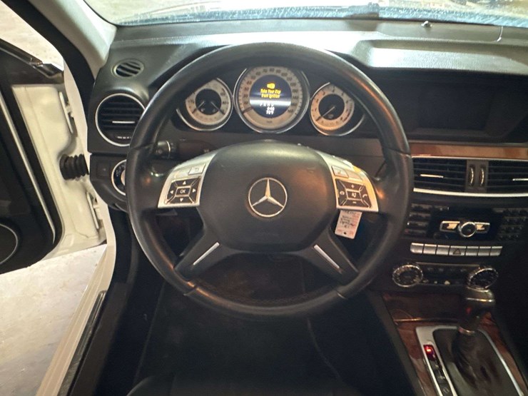 2013-mercedes-benz-c250-4-door-sedan-(123,035-miles)-image-11