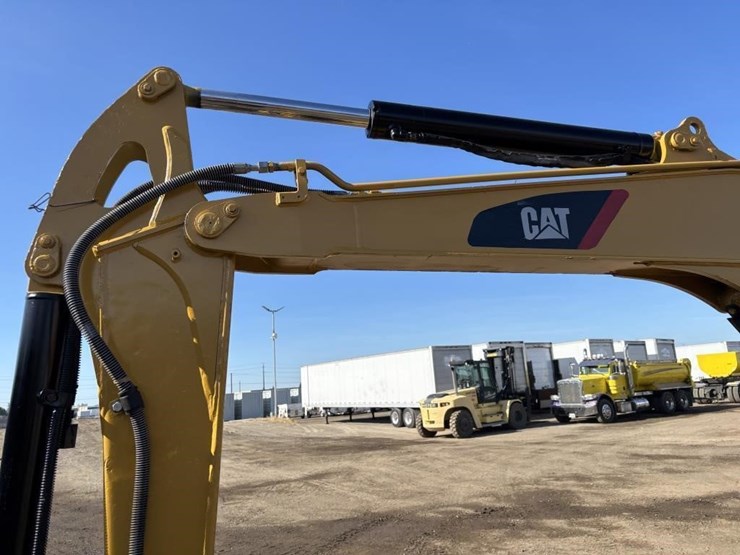 2015-caterpillar-305.5e2-cr-image-16