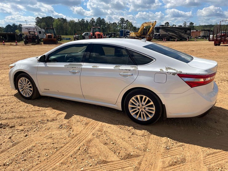 2013-toyota-avalon-hybrid-limited-4-door-sedan-(399,665-miles)-image-2