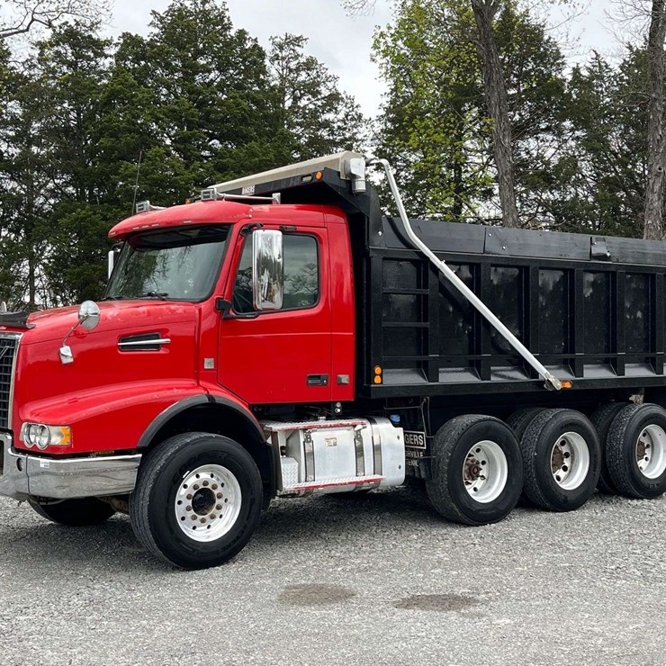2011 VOLVO TRUCK VHD Tri-Axle Dump Truck