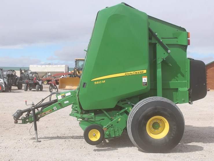 john-deere-560m-image-11