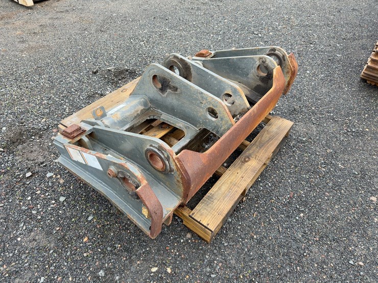 jrb-hydraulic-coupler-image-2