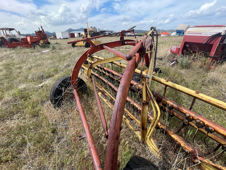 new-holland-260-image-12