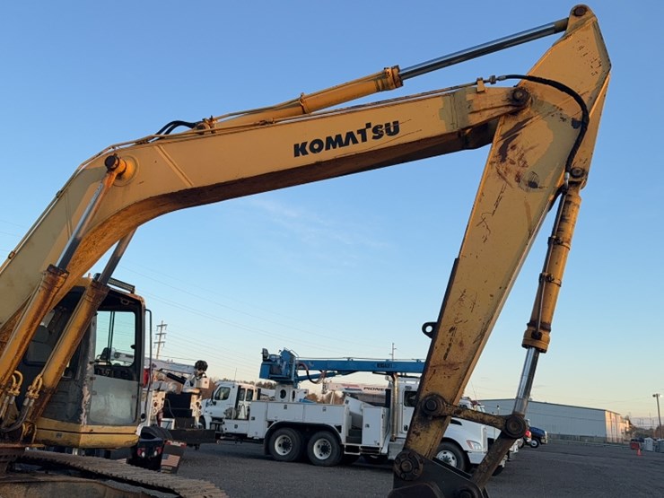 komatsu-pc220-lc-image-4