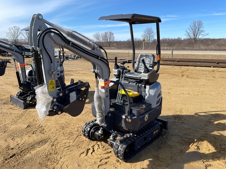 #1033-•-new-ats-me18-mini-excavator-image-1
