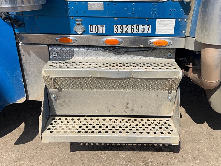 2004-kenworth-w900-image-29