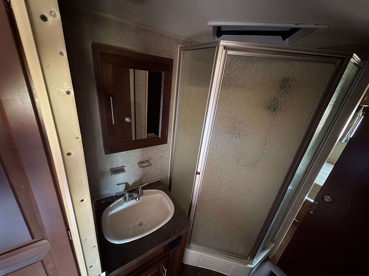 2015-rockwood-2608ws-travel-trailer-image-21