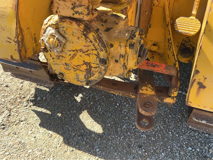 caterpillar-r2-image-32