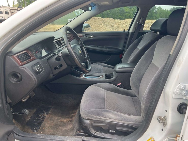 2011-chevrolet-impala-lt-4-door-sedan-(206,126-miles)-image-10