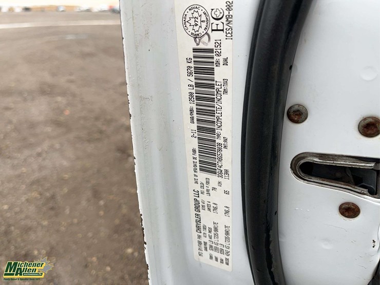 2011-dodge-3500-image-22