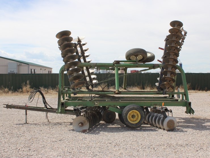 john-deere-235-image-8