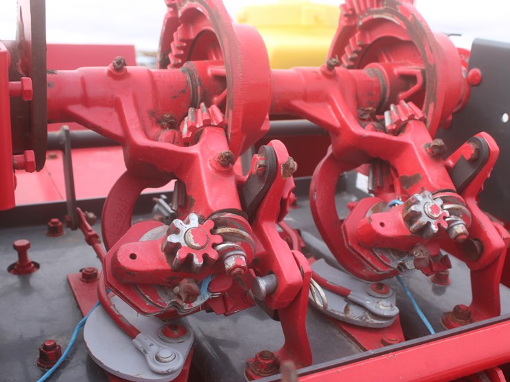 2015-massey-ferguson-1840-image-25