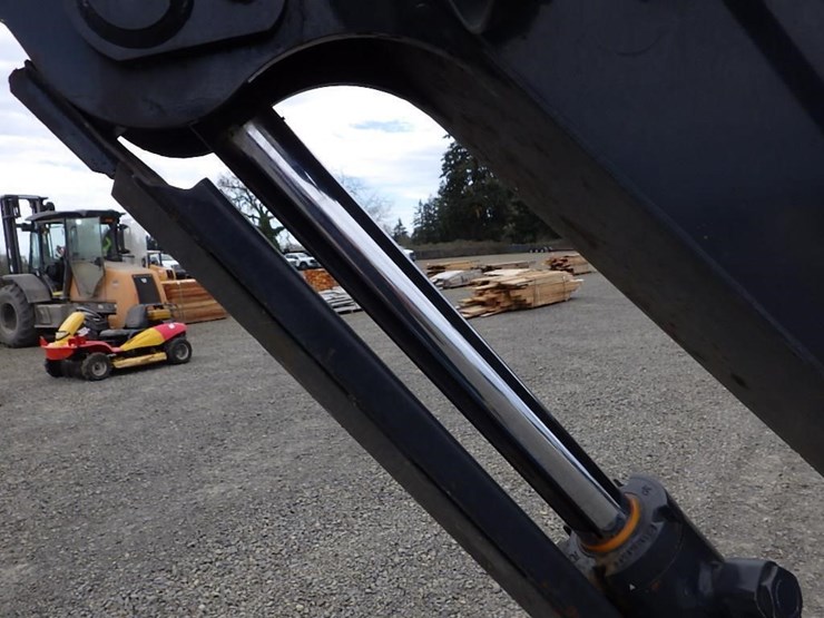 2020-deere-26g-image-14