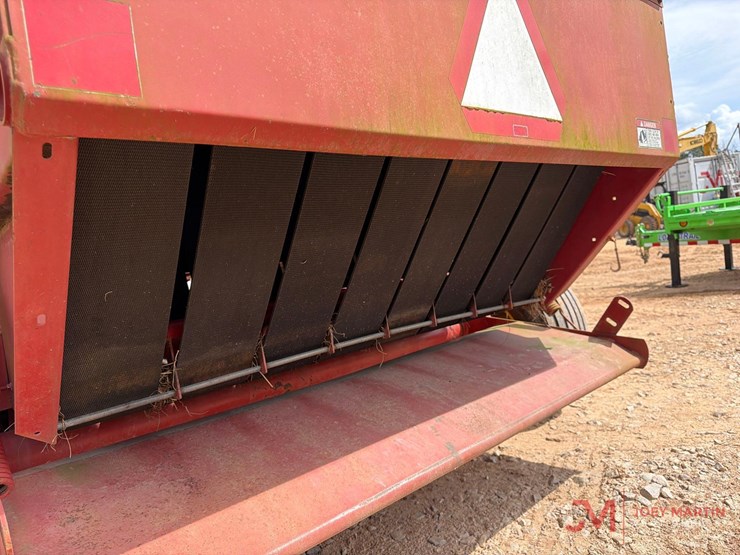 new-holland-660-image-9