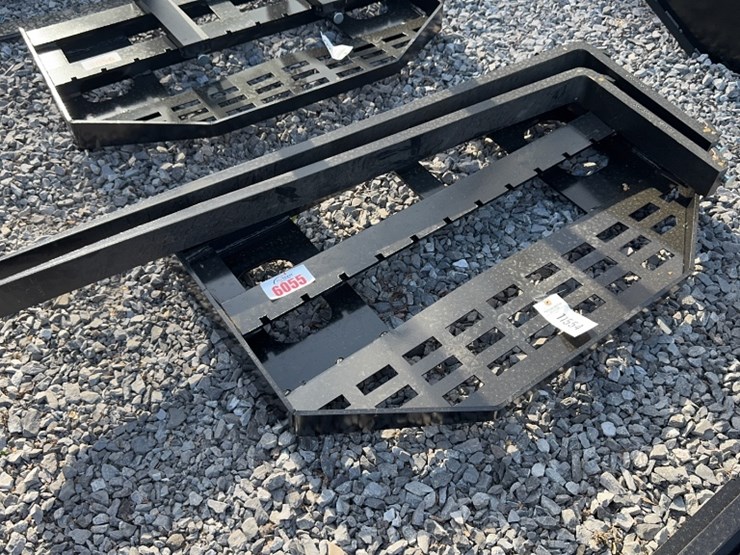 #6055-•-future-48"-skid-steer-pallet-forks-image-1