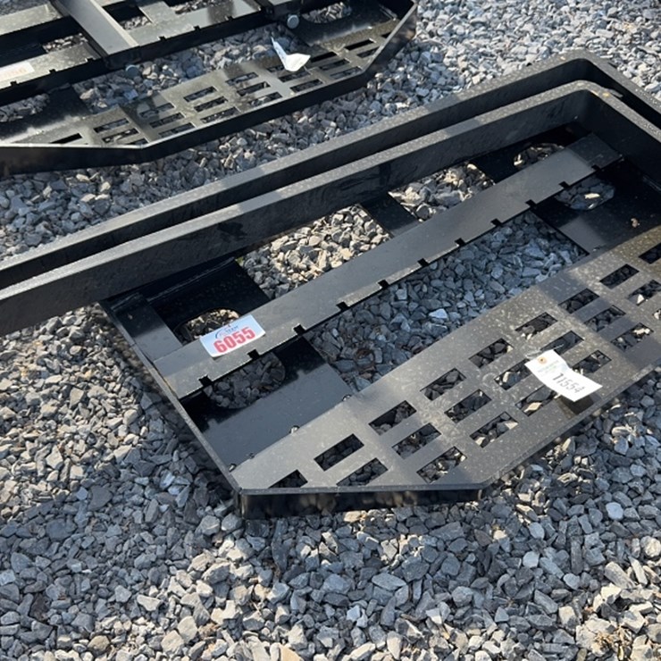 #6055 • FUTURE 48" SKID STEER PALLET FORKS