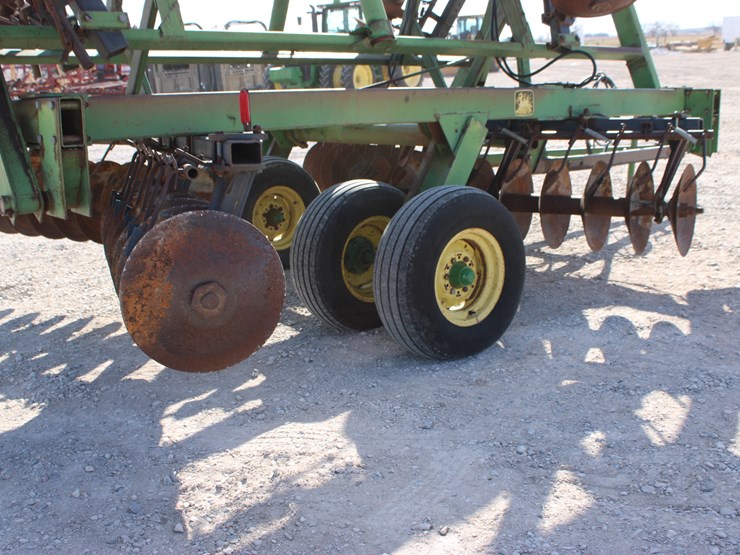 john-deere-235-image-27