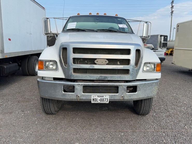 ford-f750-image-2
