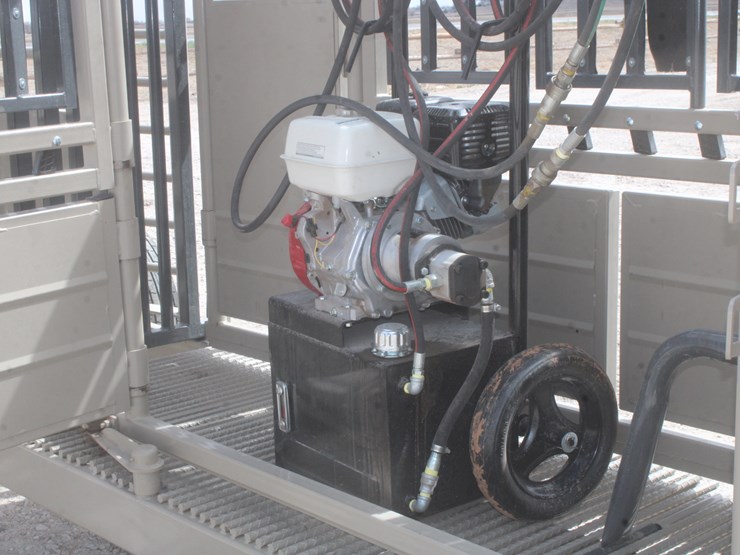 #1083-•-new-circle-t-portable-complete-cattle-processing-system-image-59