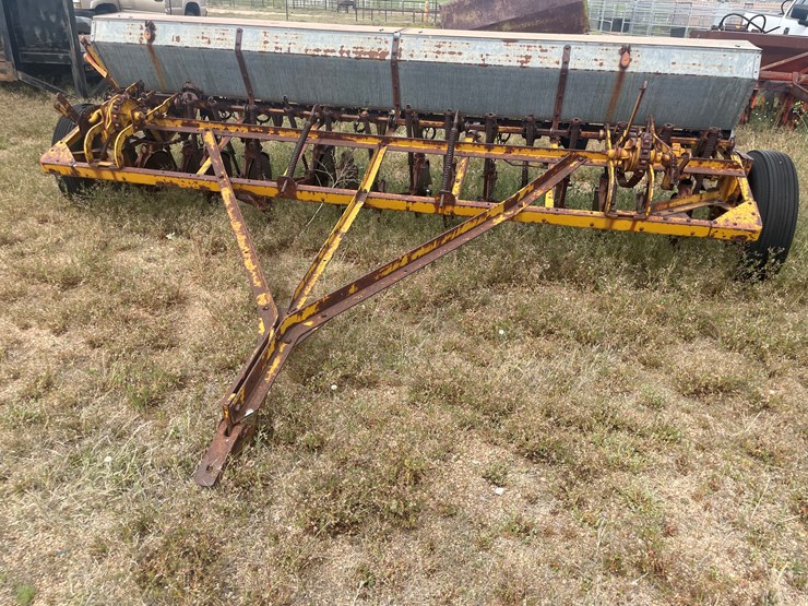 #4057-•-minneapolis-moline-grain-drill-image-2